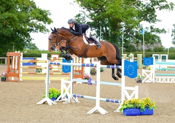 Paul Sims retains his 1.40m title at the Scope Festival